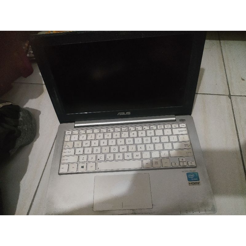 Netbook Asus X201E Minus
