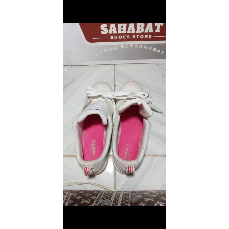 FORSALE 2 pasang SEPATU second ADIDAS NEO SIZE 39 dan new balance size 43 second