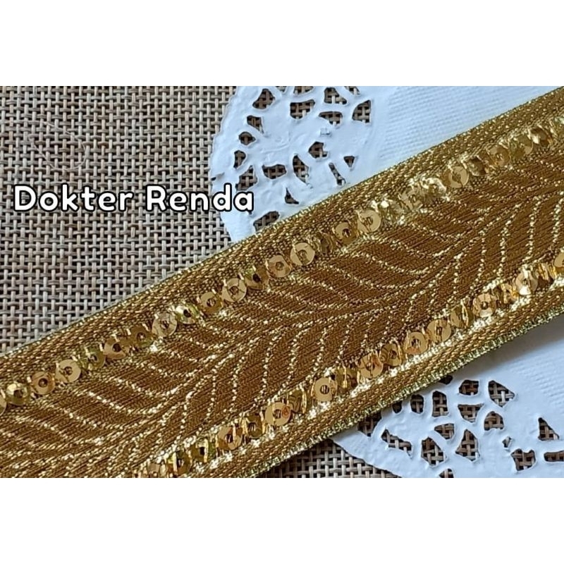 

pita gold 3,7cm tengahan renda pita