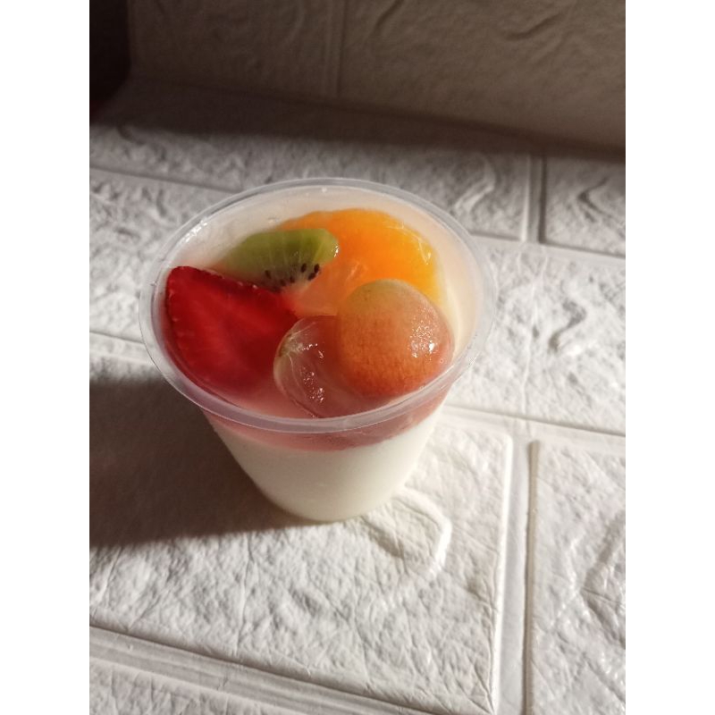 

Silky pudding with mix fruit
