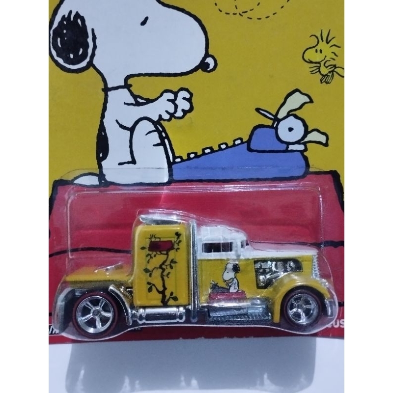 Hotwheels Convoy Custom Peanuts Series