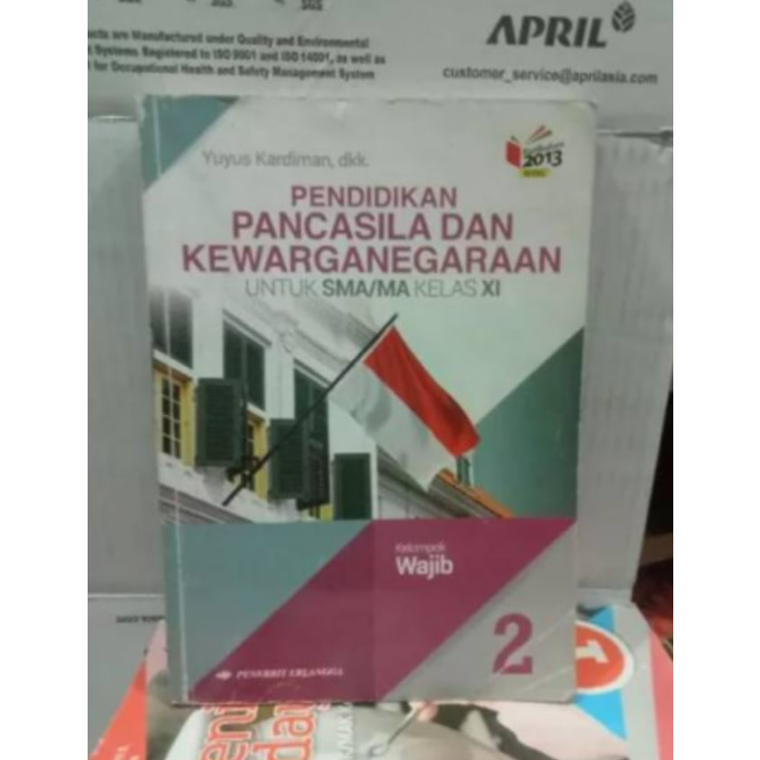 buku PPKn kelas 11 SMA kelompok wajib penerbit Erlangga kurikulum 2013 edisi revisi pengarang yuyus 