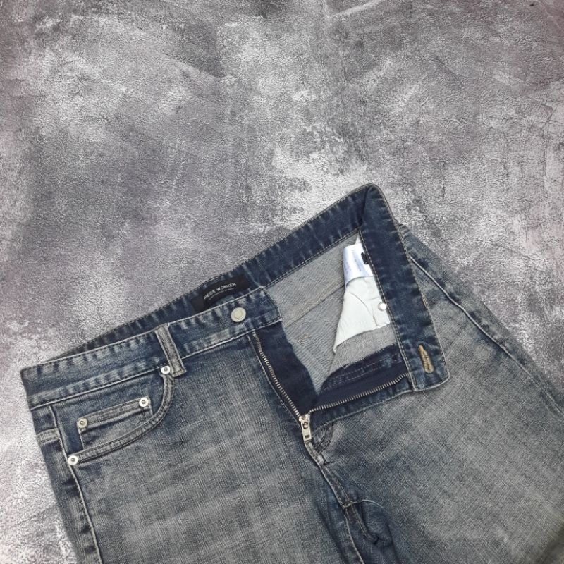Piece worker jeans ripped