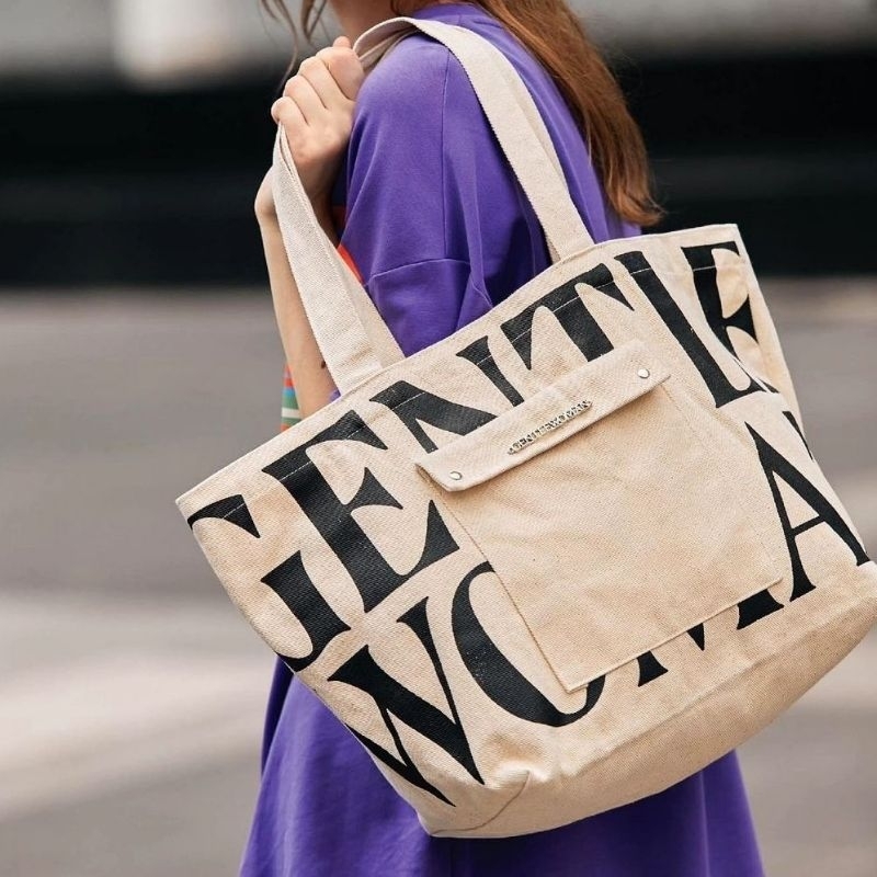 GNTLE.WOMAN Painted Wall Tote Bag