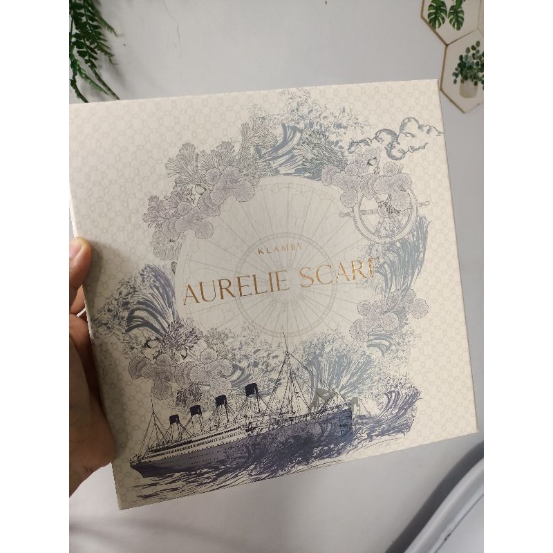 Scarf Wearing Klamby x Aurelie