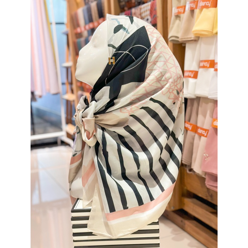 bee.me FLAMINGO | HIJAB VOAL SEGIEMPAT | KERUDUNG MOTIF | JILBAB PRINTING | SCARF | Rora Gallery