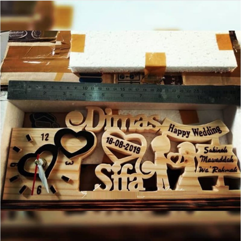 Jam Duduk Bandung kayu Custom Jam Ukir Nama Karakter Kenangan hadiah pernikahan Custom Hadiah Pernik