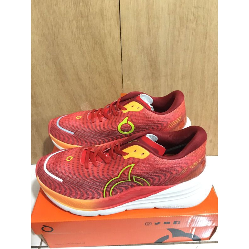 SEPATU RUNNING ORTUSEIGHT HYPERBLAST EVO