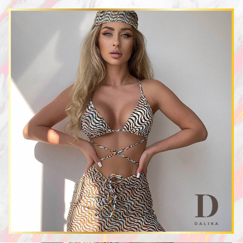 Bikini 4 Piece Beachwear Bra Segitiga dengan Outer dan Bandana Tali Silang Punggung Motif Ombak