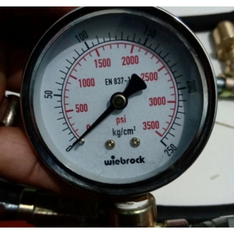 Pressure Gauge 2,5" Range 7bar/0,7pma