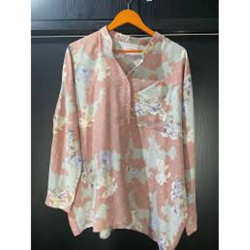 Preloved  Top RiaMiranda Cottonink