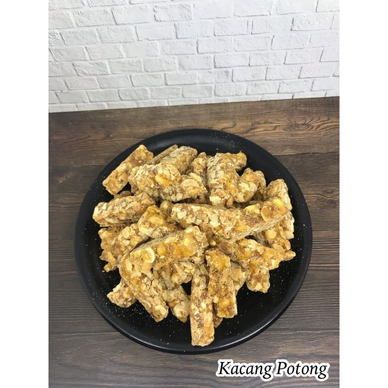 

Cemilan Kacang Caramel / Kacang Caramel 500Grm / Kacang Potong / Kacang Tanah