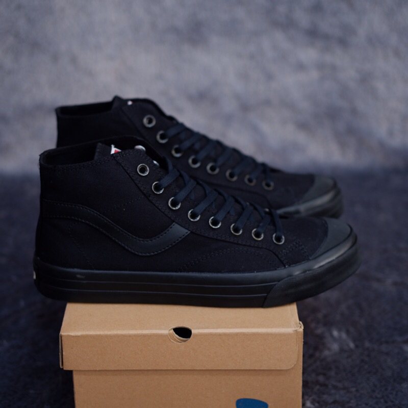 Sepatu Sneakers Ventela Public HI Full Black