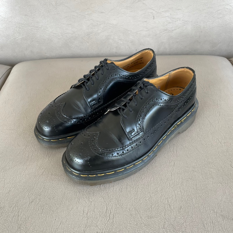 (size 39) Dr. Martens Original England wingtip 3989 blacksmooth