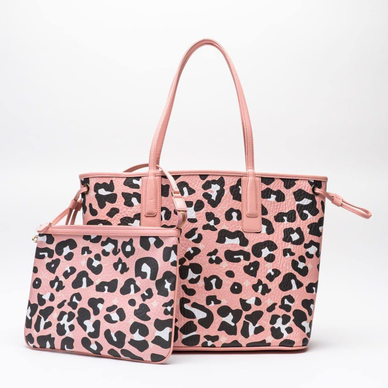 MCM Aren Medium Shopper in Leopard Visetos
