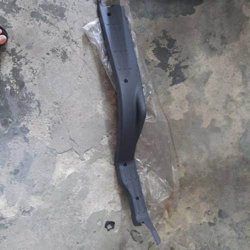 PLATE SCUFF RH / PENJEPIT KARPET canter 125 ASLI