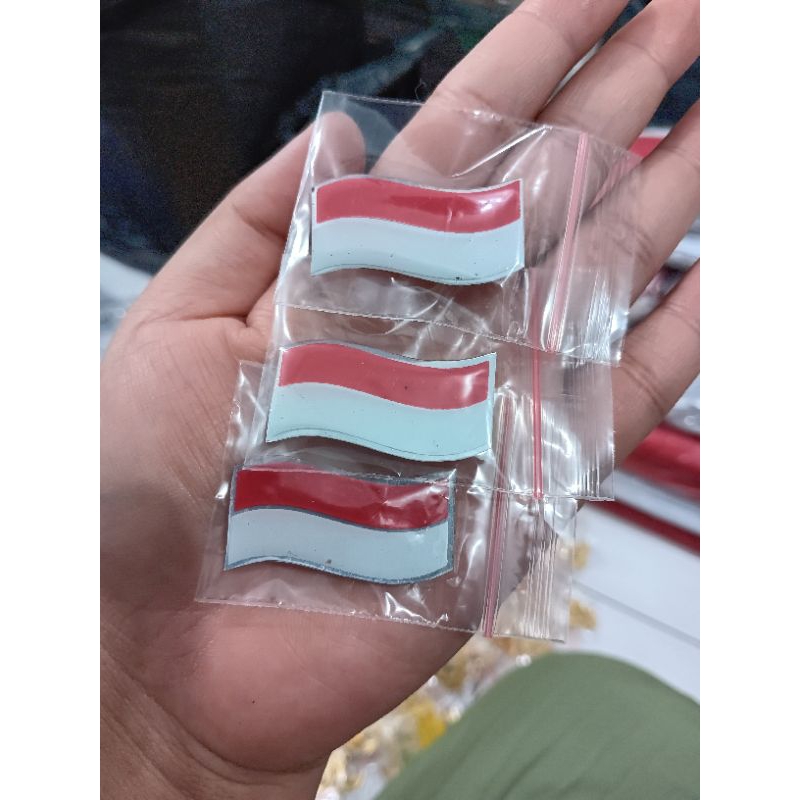 Pin Merah Putih Gelombang