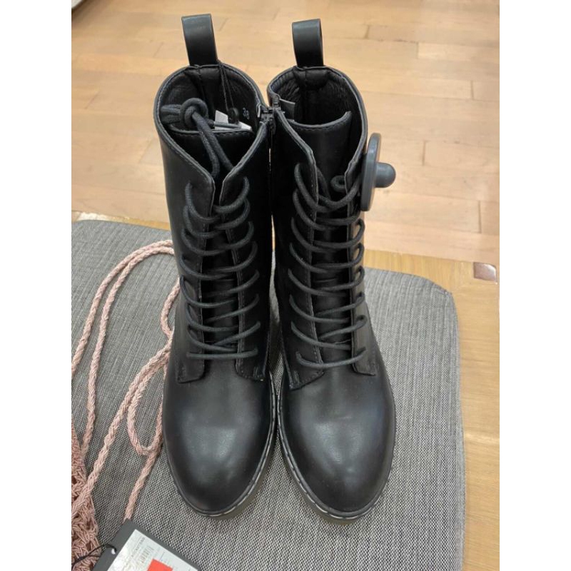 Sepatu Boots Rubi (hitam)
