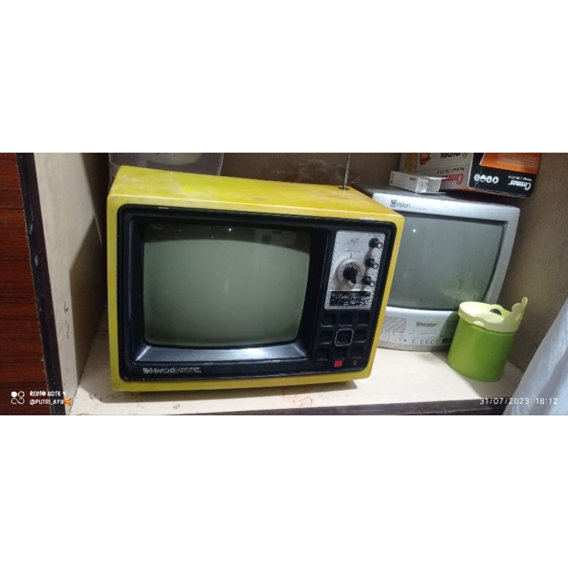 tv jadul casing warna mrek sharp