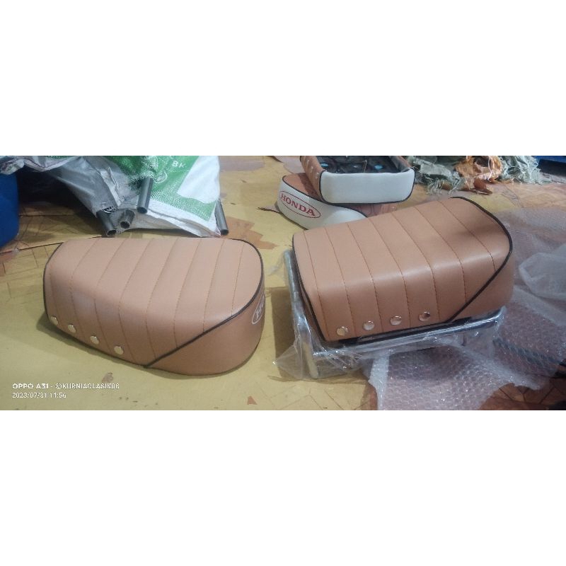 JOK SADEL JHOK PISAH PISPOT SET DUDUKAN PANGKON TEBAL 10CM TEBAL HONDA C50 C70 C90 MODEL PISAH PISPO