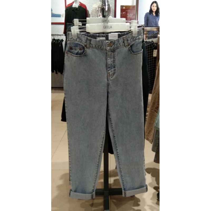 Celana GEELA