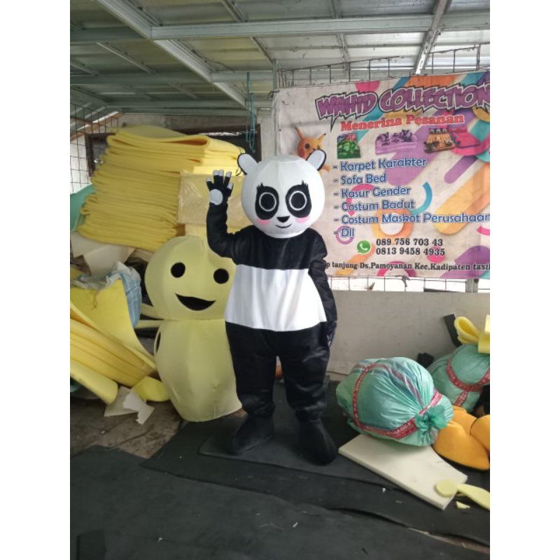 Kostum badut panda
