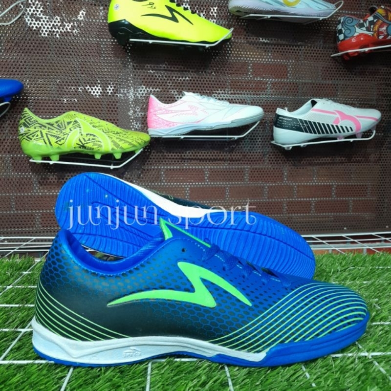 sepatu futsal specs ls omega runtuboy
