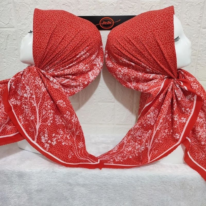 HIJAB SEGIEMPAT VOAL MOTIF BUNGA MERAH