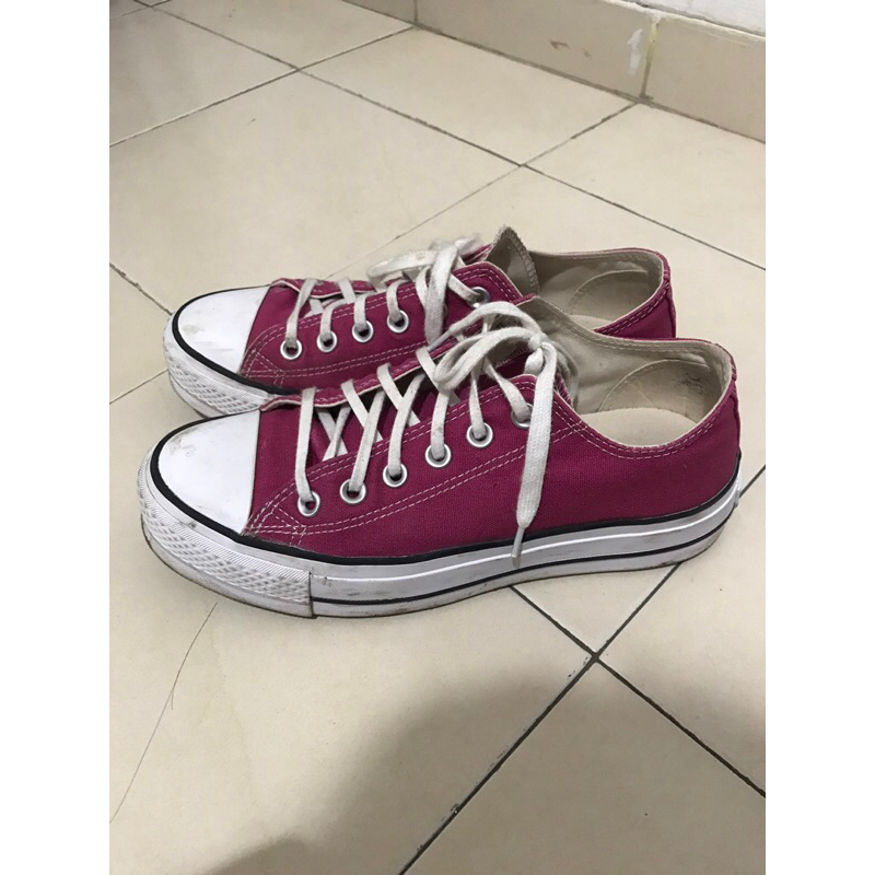 [Preloved] Sepatu Converse warna pink