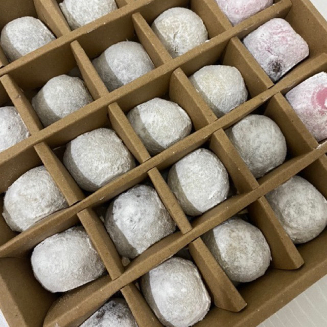 

MOCHI COKLAT KACANG/STRAWBERRY COKLAT