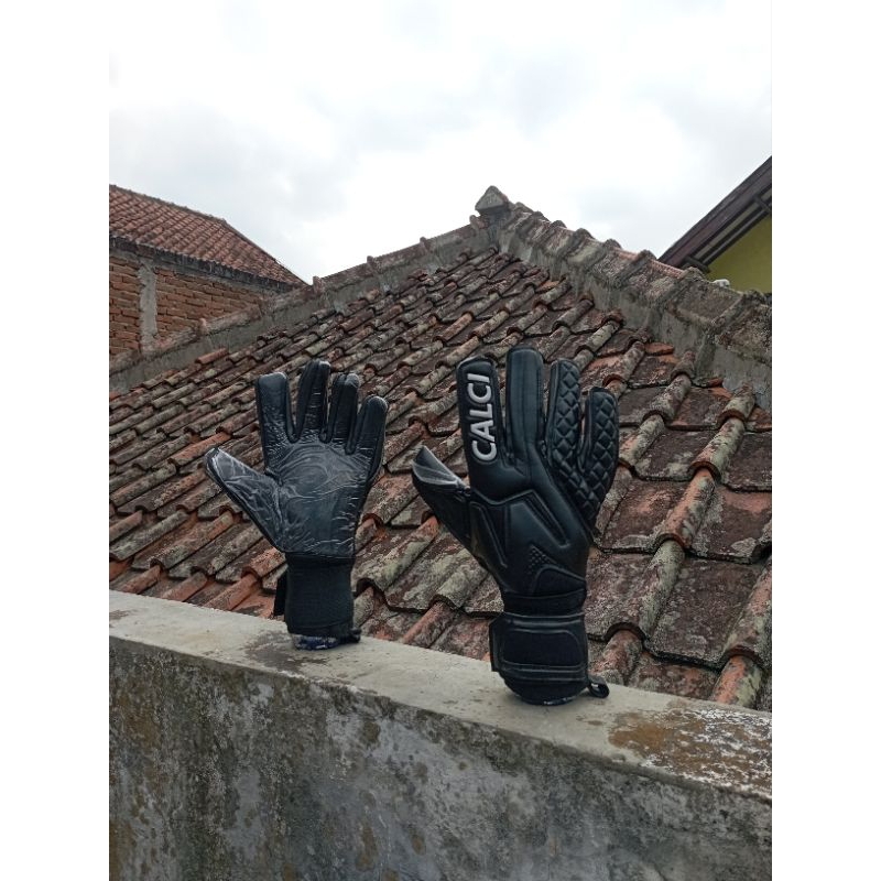 Sarung Tangan Kiper Calci Anima Pro Grip Blackout Goalkeeper Glove