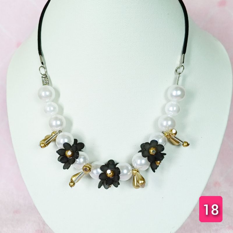 kalung hijab mutiara kekinian (Beli 3 Kirim 4)