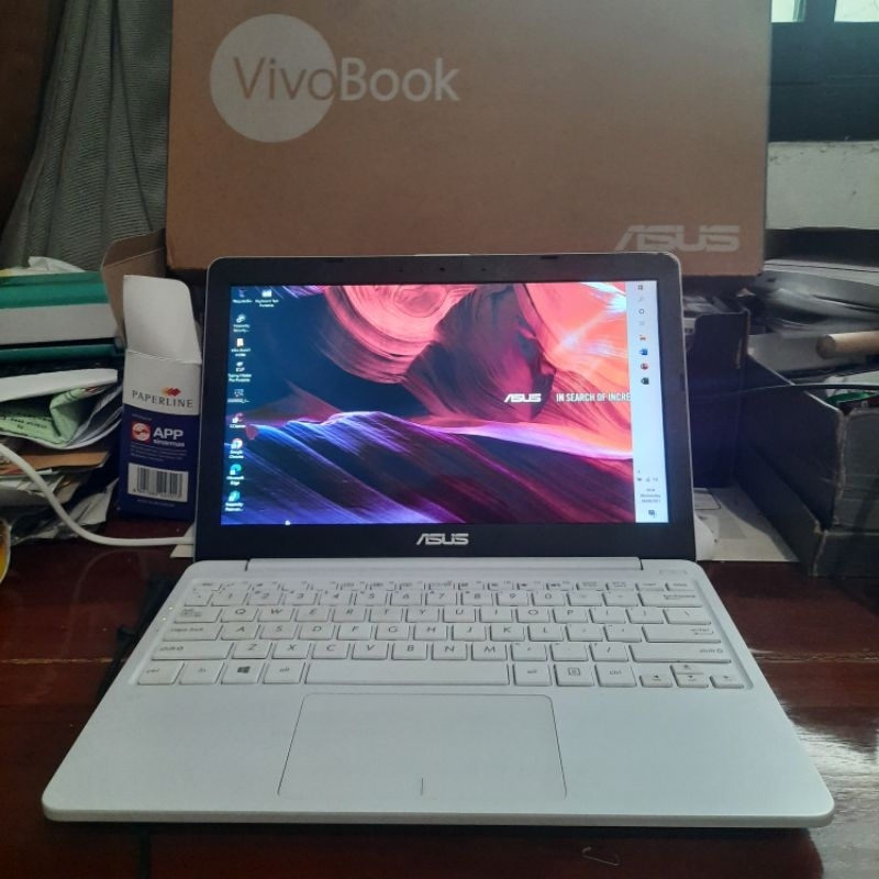 Laptop ASUS E203 MAH vivobook MULUS RAM 4GB 256GB HDD murah notebook