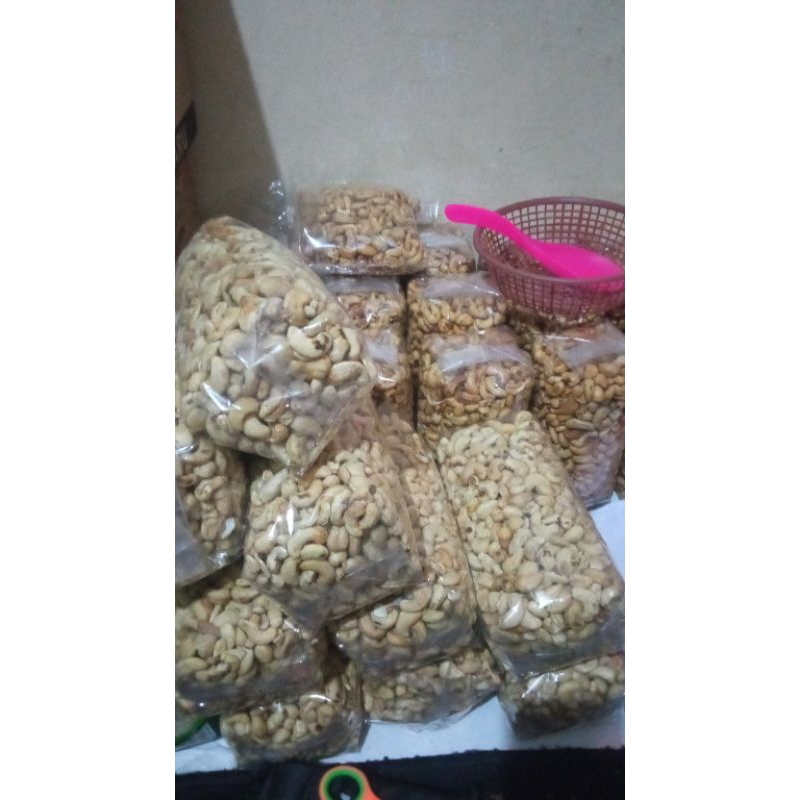 

kacang mede utuh