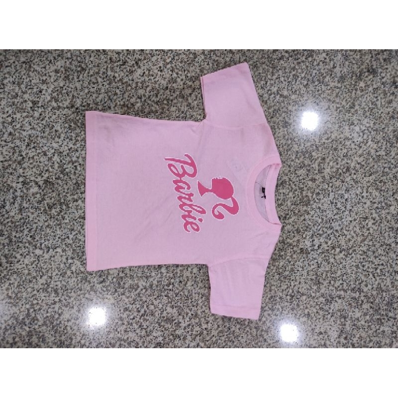 kaos anak gambar Barbie warna pink muda