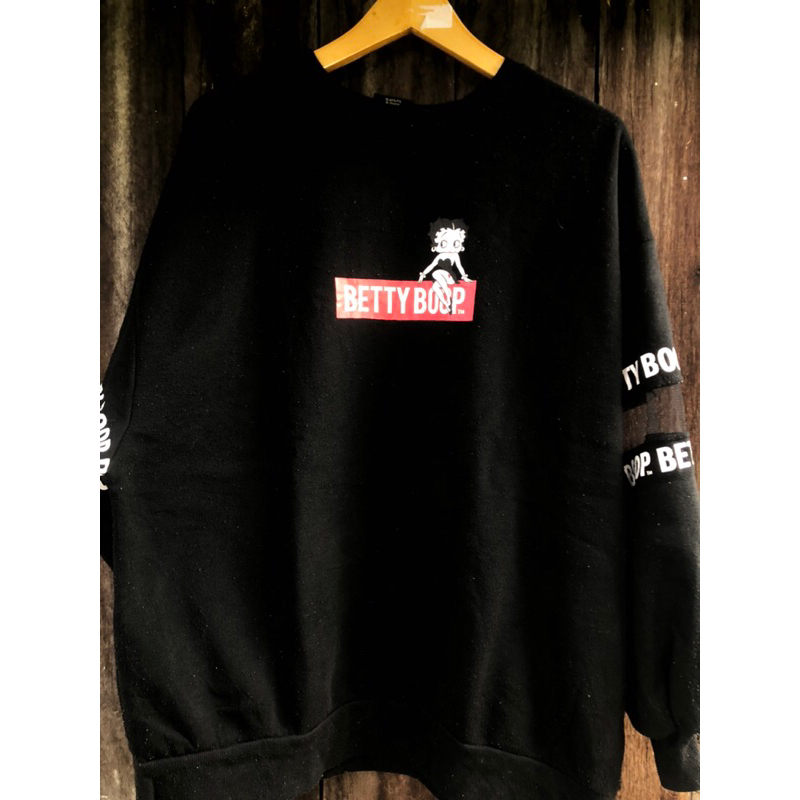 CREWNECK WANITA BEETY BOOP HITAM PEKAT UK