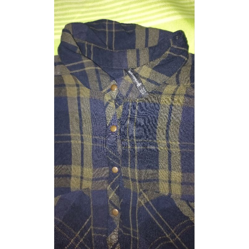 Preloved kemeja blouse blus stradivarius / kemeja kotak-kotak