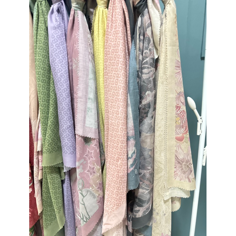 preloved buttonscarves the tapis square nada series duhai chain