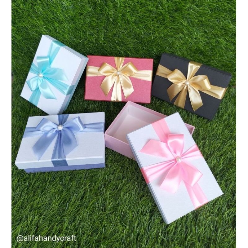 

Box kado/ giftbox/ kotak hampers/ mini/ ukuran 10x15x4,5cm