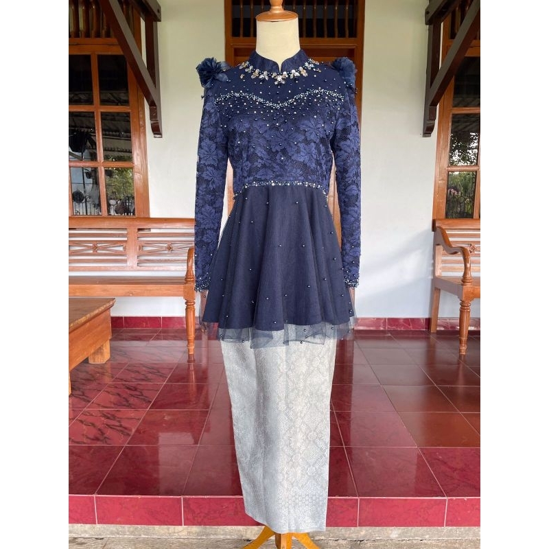 Sewa Kebaya Ivory Navy