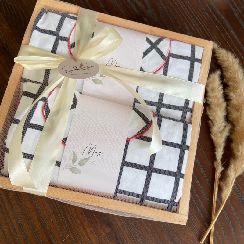 Wooden Box Hampers Piyama Couple Set Hadiah Wedding Baju Tidur Kado Pernikahan Couple Seserahan Akad