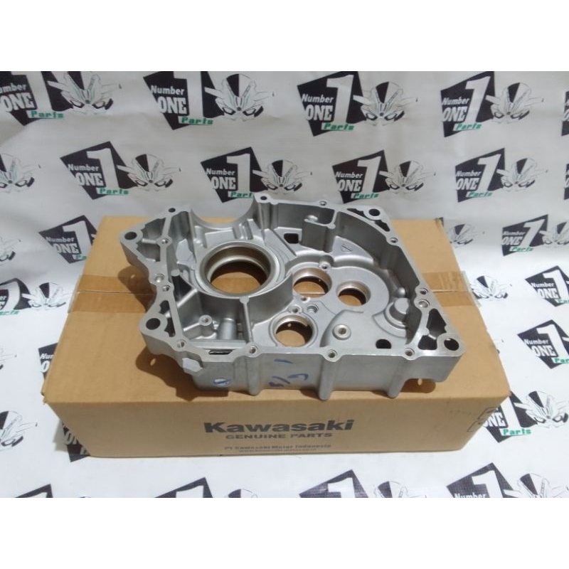 Crankcase crankcase crank case krengkes kanan KLX 150 Original Kawasaki