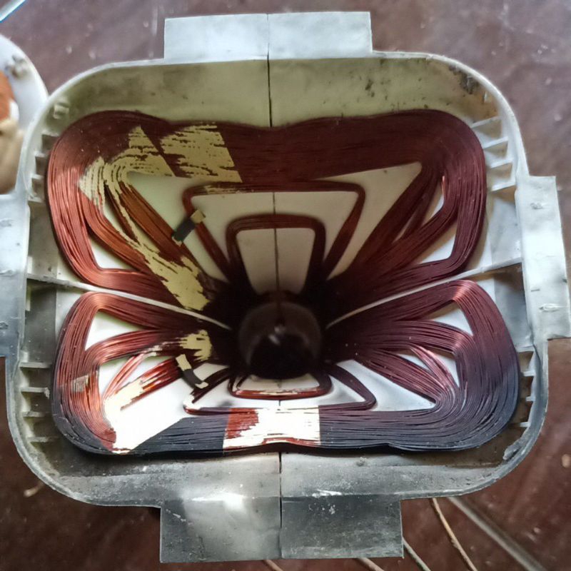 yoke  tv  lg slim  14 in.