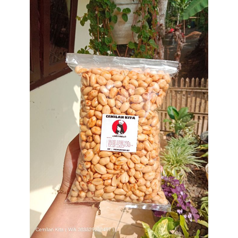 

Kacang Bawang Asin by CEMILAN KITA