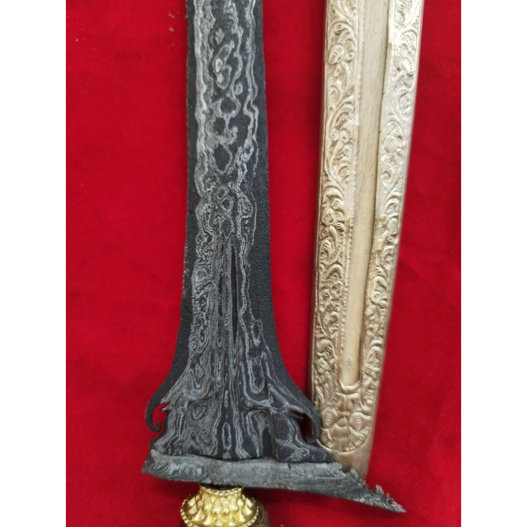 Keris Lurus Karno Tanding pamor Pedaringan Kebak