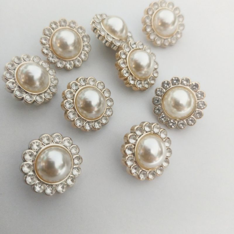 Kancing Baju Hias Mutiara Bunga Besar Ukuran 32L/2.1 cm