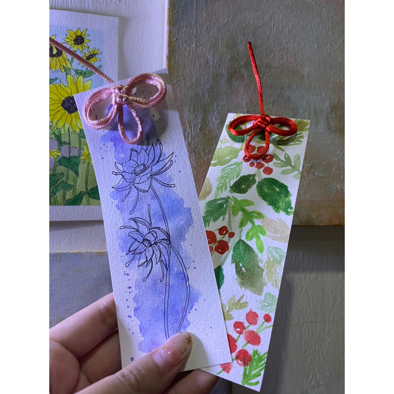

WATERCOLOR BOOKMARK HAND PAINTED BY AUTUMNCOVE CHRISTMAS BERRIES/GLAZE LILY GENSHIN