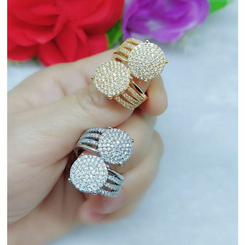 Cincin replika berlian