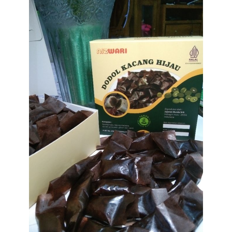 

Dodol | wajik | cemilan | makanan ringan | jajanan |Kripik bawang | kue kering | Oleh-oleh,