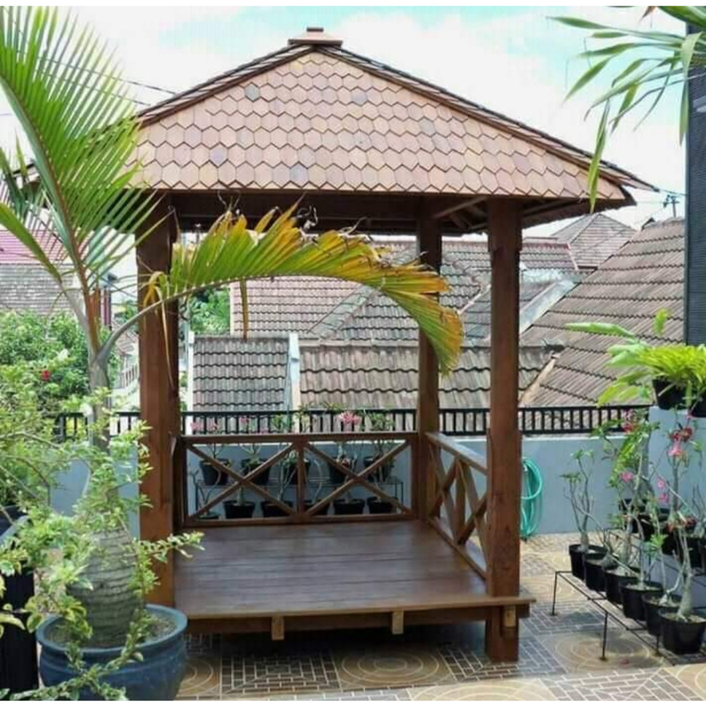 Gasebo Kayu Jati Model Minimalis Pagar Silang Tiang Persegi Atap Sirap Kayu Ulin Ukuran 200x200 cm
